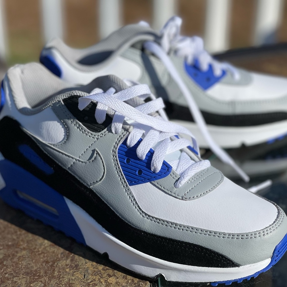 Nike Air Max 90 'Hyper Royal'.